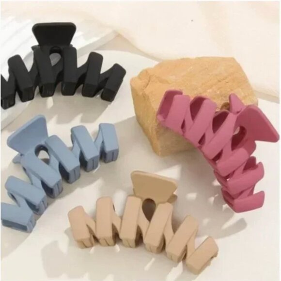 ⭐️❤️ FREE Rainbow Calm Chic Glam Modern Minimal Trendy Girly Claw Clip Set Clips - Picture 1 of 2